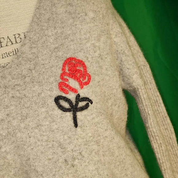 Wildfox Womens Gray Rose Cashmere V Neck Sweater Medium - Picture 3 of 5